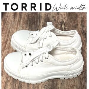 Torrid Chunky Lug sole Lace Up Canvas Sneakers, white, size 7.5WW